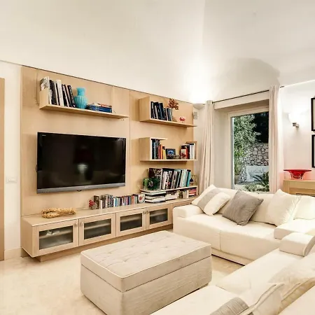 Marina Little Villa Capri