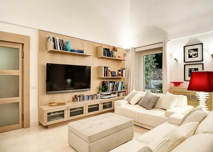 Marina Little Villa Capri